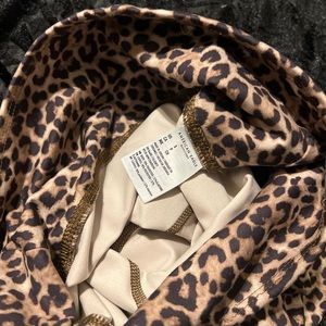 American Eagle leopard leggings never wore